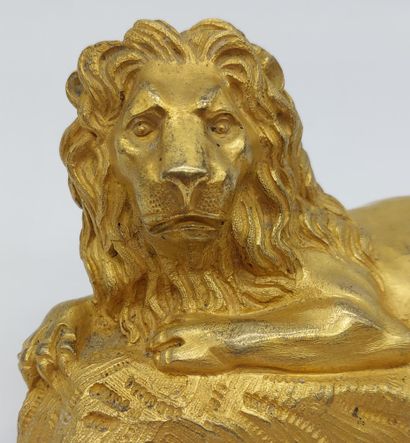 Gilded bronze LION
H : 7.5 cm L : 12.5 c...