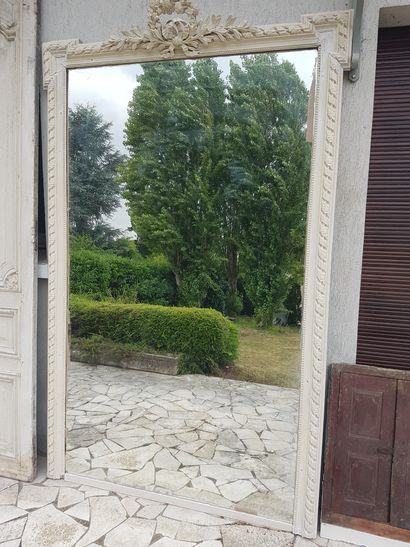 LARGE MIRROR in painted molded wood
Louis...