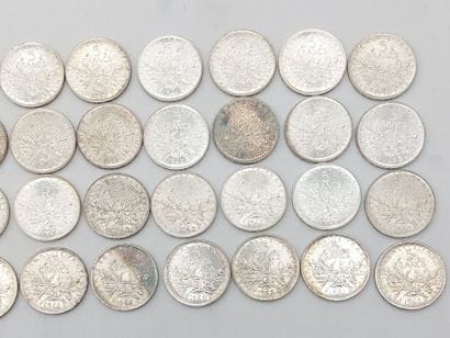 QUARANTE PIECES DE 5 FRANCS en argent
Semeuse...
