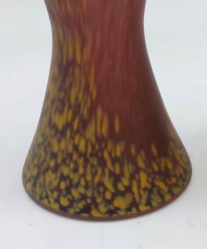 TWO VASES in pâte de verre 
H: 12 cm and...