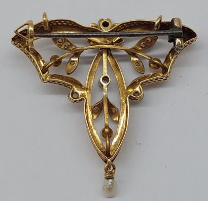 Art Nouveau gold and diamond brooch 
PB :...