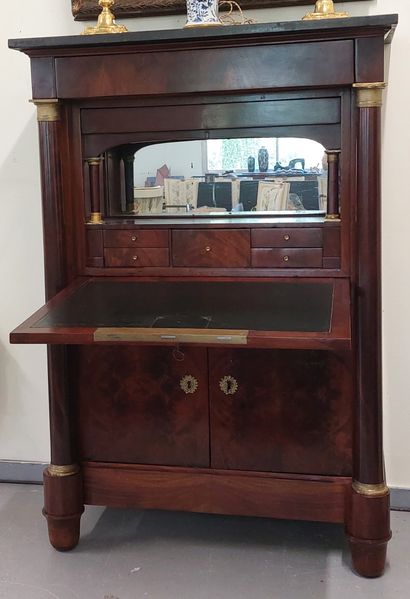 SECRETAIRE A ABATTANT en acajou et placage...