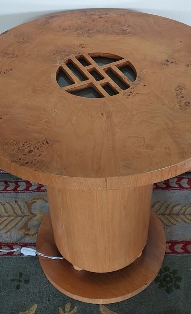 Veneered GUERIDON, openwork centerpiece with...