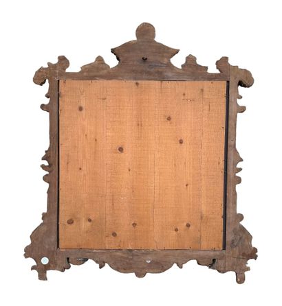 MIROIR de forme chantournée en bois doré,...