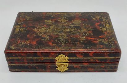 LITTLE BOX in lacquer with gold leaf decoration,...