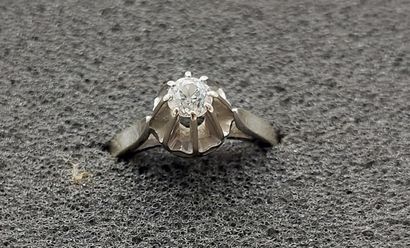White gold and diamond ring 
Gross weight:...