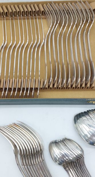 CHRISTOFLE
Shell-shaped cutlery set including...