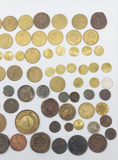 LOT OF VINTAGE PIECES
