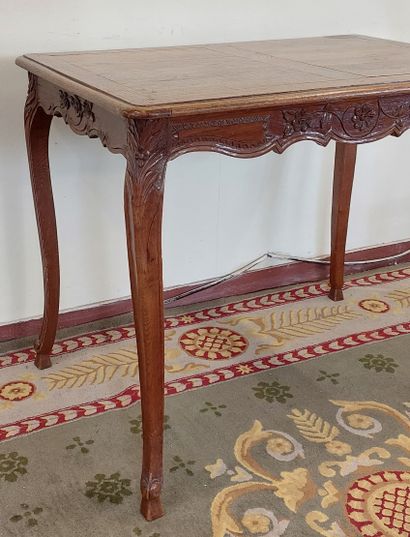SMALL TABLE in moulded and carved oak
Louis...