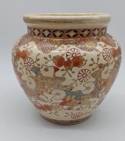 SATSUMA
Satsuma pot cover with foliage decoration
H...