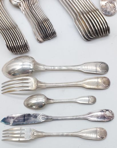 CHRISTOFLE
Shell-shaped cutlery set including...