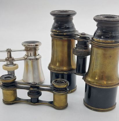 TROIS PAIRES DE JUMELLES DE THEATRE dont...