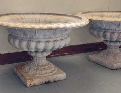 PAIR OF cast-iron Médicis VASQUES
H: 26 cm...