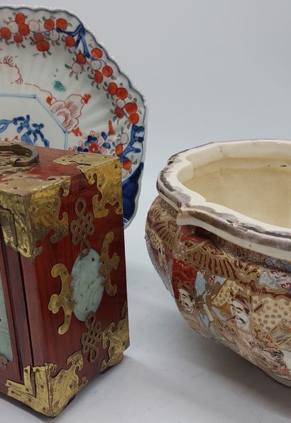 LOT including :
- satsuma pot cover, H: 15...