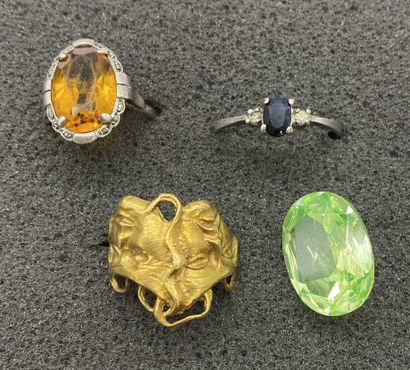 SET 
including 3 metal rings and an oval...