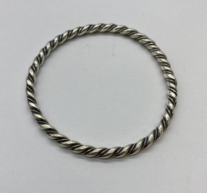 BRACELET 
Twisted silver setting.
Gross weight:...