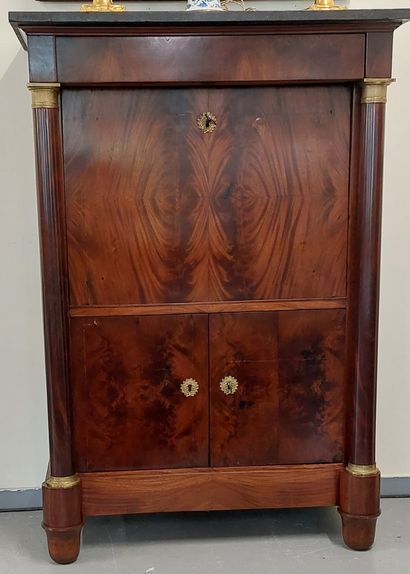 SECRETAIRE A ABATTANT en acajou et placage...