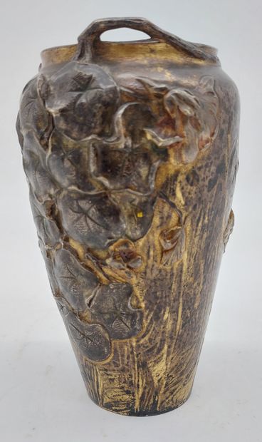 F. CLAESSENS
Bronze vase decorated with flowers...
