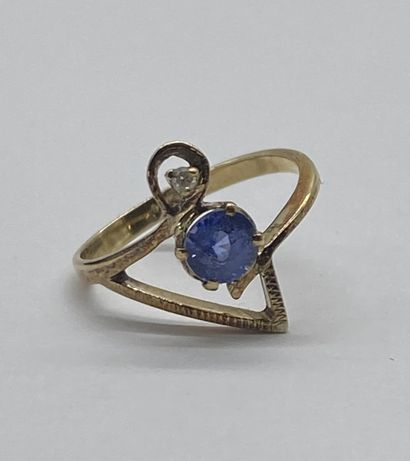 RING 
holding a sapphire and a brilliant-cut...