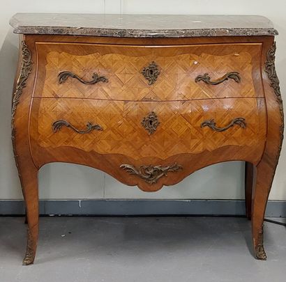 COMMODE in marquetry, curved front and sides,...