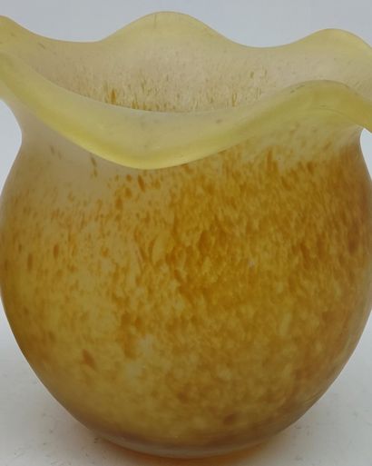 TWO VASES in pâte de verre 
H: 12 cm and...