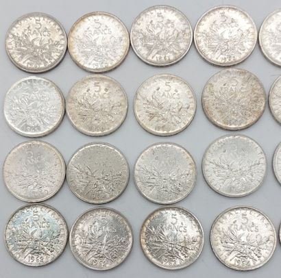 QUARANTE PIECES DE 5 FRANCS en argent
Semeuse...