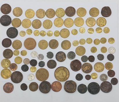 LOT OF VINTAGE PIECES