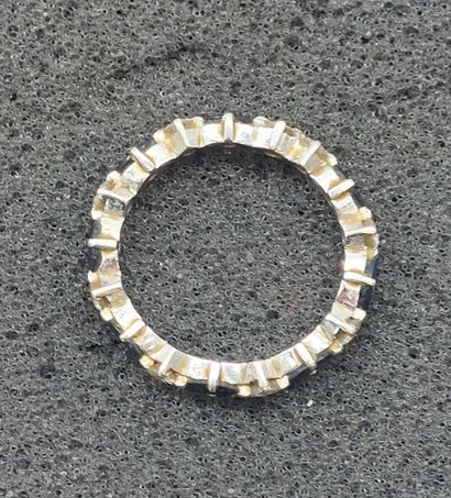 ALLIANCE in white gold, diamonds and sapphires
T...