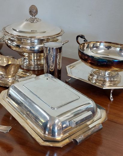 LOT OF SILVER METAL including : 
- 2 tureens
-...
