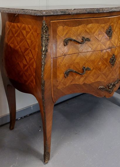 COMMODE in marquetry, curved front and sides,...