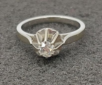 White gold and diamond ring 
Gross weight:...
