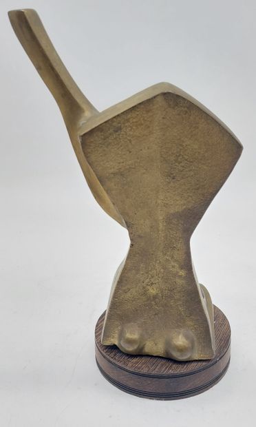 SCULPTURE in bronze, wooden base 
Total height:...