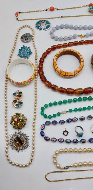 LOT OF JEWELRY FANTAISIES including necklaces,...