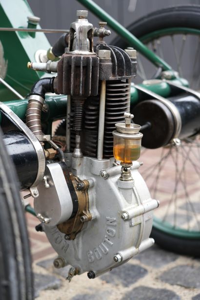 Comiot Tricycle transformable circa 1900
Moteur...