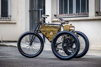 De Dion Bouton Tricycle. Circa 1902.
Moteur...