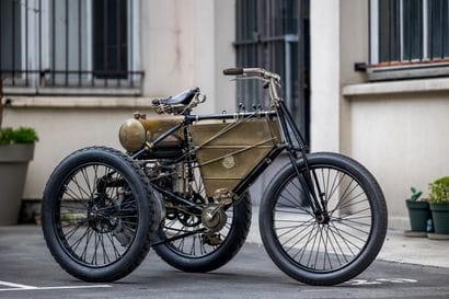 De Dion Bouton Tricycle. Circa 1902.
Moteur...