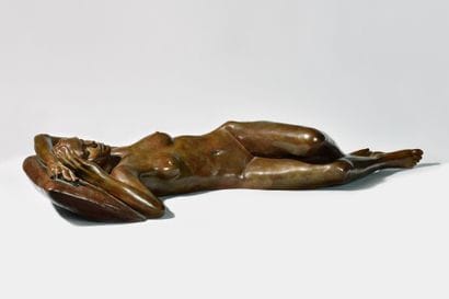 Béatrice BISSARA (Née en 1972)
Nu allongé
Bronze...