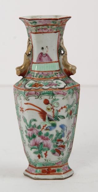 Chine, Canton, fin XIXe siècle

Petit vase...