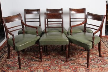 QUATRE CHAISES ET DEUX FAUTEUILS DE SALLE...