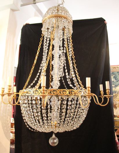 GRAND LUSTRE CORBEILLE DE STYLE RESTAURATION

en...