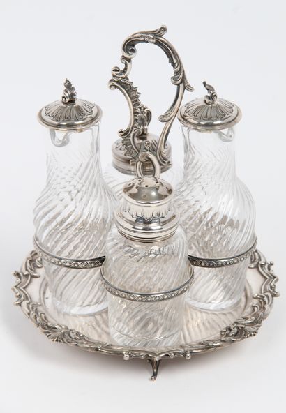NÉCÉSSAIRE À CONDIMENTS EN ARGENT ET CRISTAL

-	Plateau...