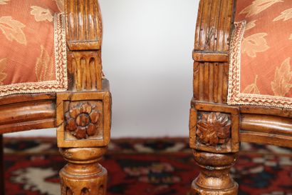 DEUX FEUTEUILS D'ÉPOQUE LOUIS XVI

en bois...