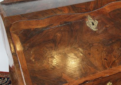 BUREAU DE PENTE

en bois de placage en feuillage,...