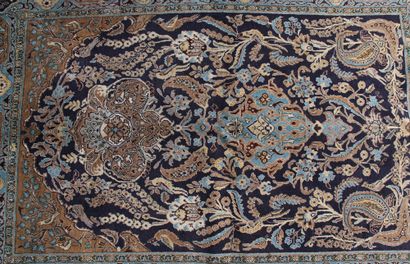 TAPIS GHOUM KORK, en laine et soie (Iran...