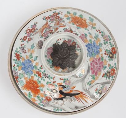 Japon XXe siècle, 

Bouillon couvert en porcelaine...