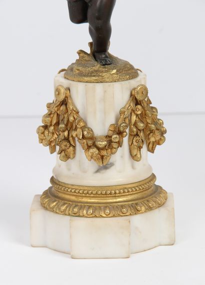 PAIRE DE CANDÉLABRES

En bronze doré et bronze...