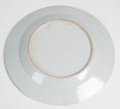 CHINE, Xxe siècle, assiette en porcelaine...