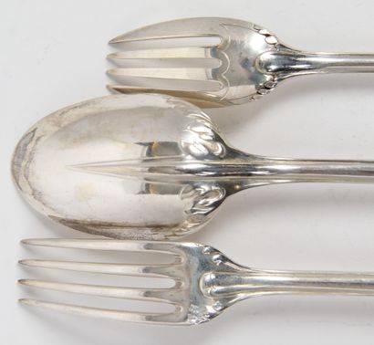 CARDEILHAC

Douze couverts de table et huit...