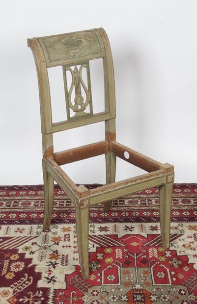 PETITE CHAISE CHAUFFEUSE

à dossier à enroulements,...