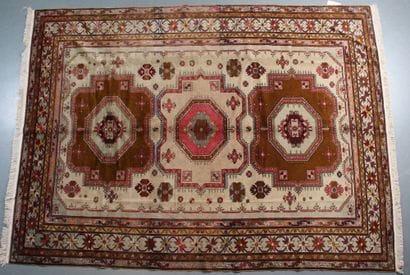 TAPIS DAGHESTAN (Russie vers 1970)

Champ...